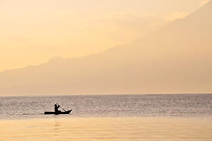 Zonsopgang over Lago Atitlan (San Marcos La Laguna, Guatemala)